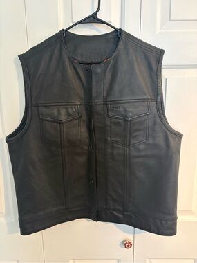 Men's Black Leather Snap-Front Vest - Classic Sleeveless Layer